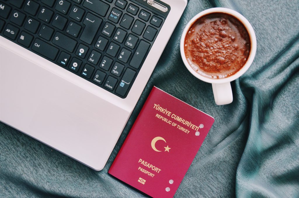 Green Card Başvurularında Pasaport Şartı Kalktı Mı? Yeşil Kart Çekilişinde Pasaport Şart Mı? Green Card Başvurularında Pasaportsuz Dönem!