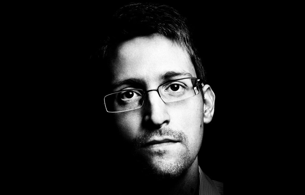 Putin, ABD İstihbarat Verilerini Sızdıran Edward Snowden'a Vatandaşlık Verdi