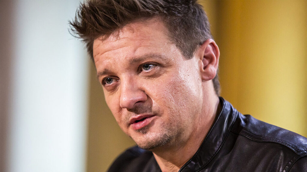 Kar Kürerken Kaza Geçiren Amerikalı Ünlü Aktör Jeremy Renner'in Durumu Kritik